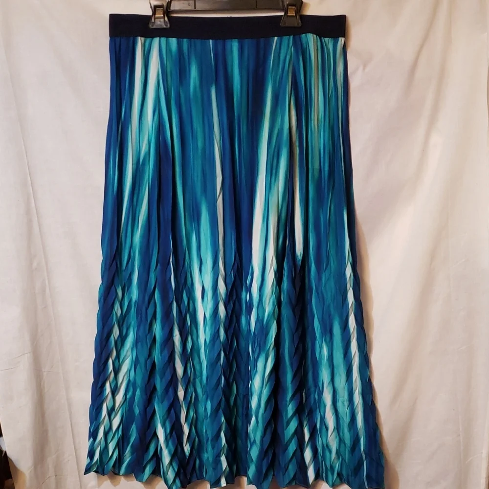 Chic Navy and Teal Skirt - Picture 1 of 7